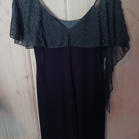 SL FASHIONS BLACK VELVET DRESS SIZE 8 - Picture 7 of 8